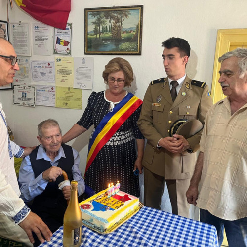 Aniversarea de 102 ani a veteranului Vasile Dragomirescu sărbătorită în Viziru