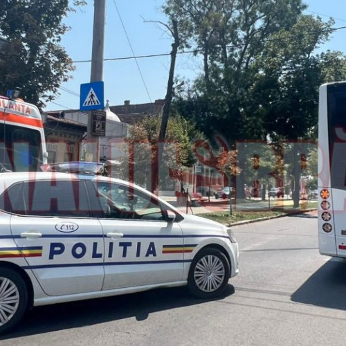 Incident în Brăila: Un autobuz de transport public a frânat brusc, trei pasagere rănite