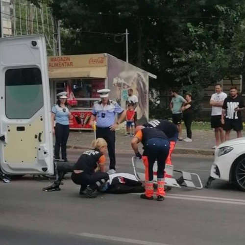 Motociclist lovit de un șofer care nu a păstrat distanța între vehicule