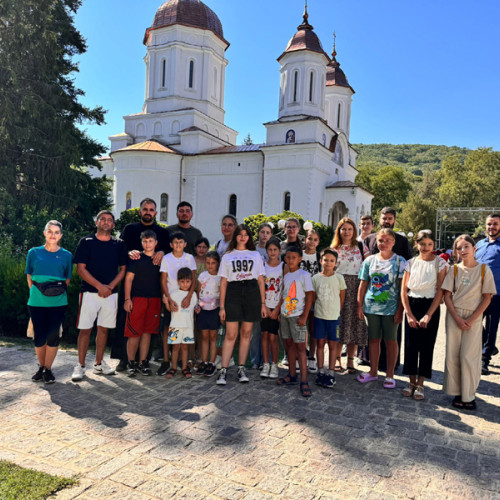 25 de copii din parohiile Radu Voda - Baraganul și Mihai Bravu, în excursie la mănăstirile din Dobrogea