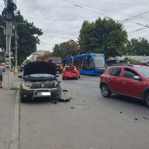 Accident pe bulevardul Dorobanților: două mașini și un tramvai implicate