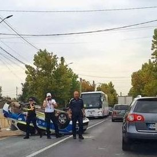 Accident rutier în comuna Viziru, Galați: o mașină de poliție s-a răsturnat