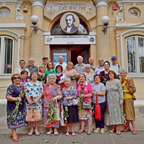 Întâlnire emoționantă pentru fosti elevi ai Liceului „Balcescu” din Brăila, promoția 1964