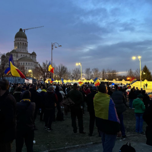 Proteste în fața Parlamentului după respingerea candidaturii lui Călin Georgescu