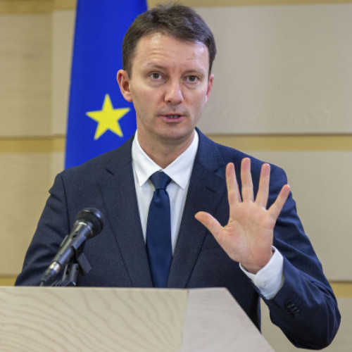 Critici între eurodeputați pe tema accesării fondurilor europene pentru apărare