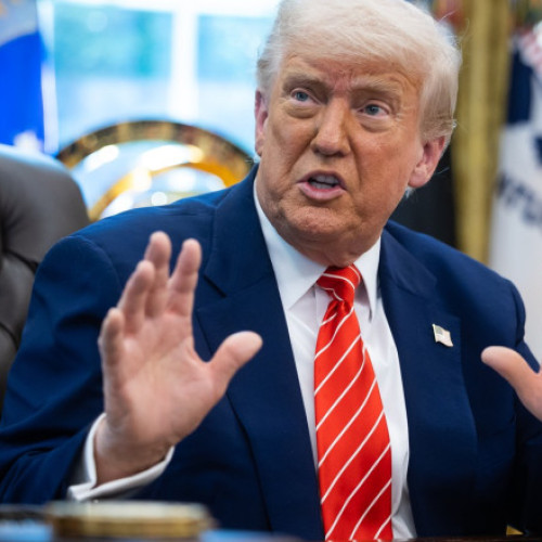Administrația lui Donald Trump cere Curții Supreme să suspende o hotărâre judecătorească care blochează reducerile de personal în agențiile federale