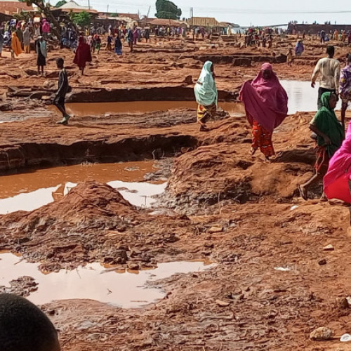 Bilanțul inundatiilor din Nigeria a trecut de 200 de morți, anunță autoritățile. Potrivit coordonatorului pentru ajutor umanitar din statul Niger, care citează digi24.ro, după ploile torențiale din ultima săptămână, situația este gravă. Ahmad Suleiman a declarat pentru postul de televiziune Channels Television că există peste 200 de cadavre recuperate, dar numărul real al victimelor nu poate fi stabilit cu exactitate, deoarece încă se caută persoane dispărute.