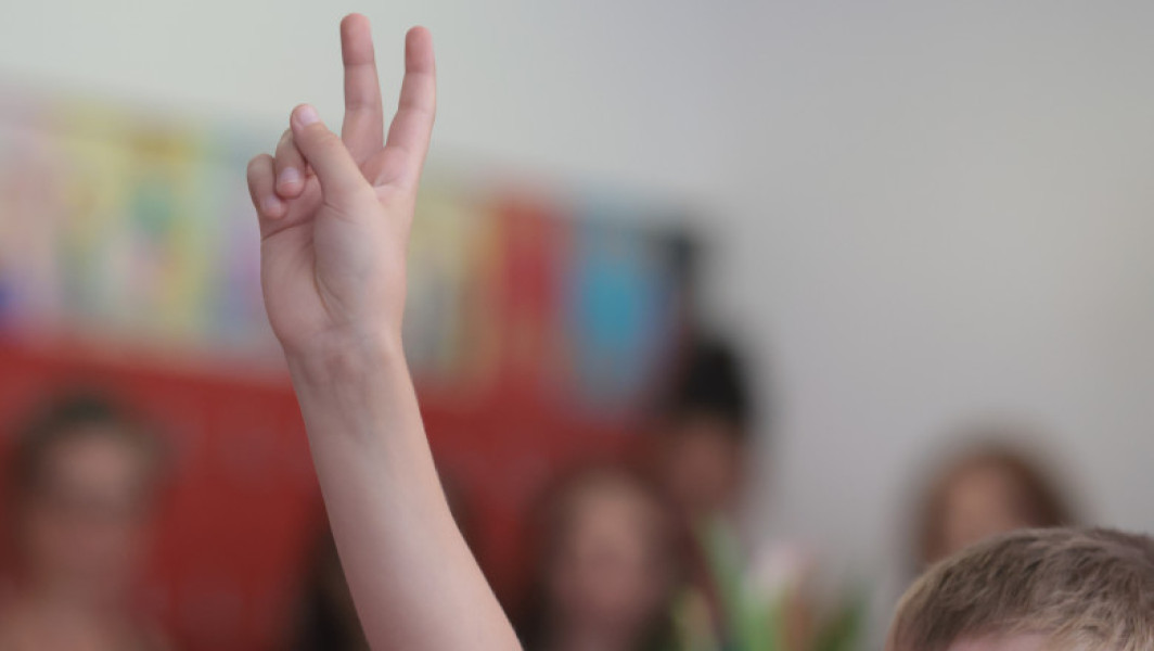 Peste 82% dintre românii cred că ar trebui crescute cheltuielile în educație. În ce alte domenii trebuie să investească statul (sondaj)