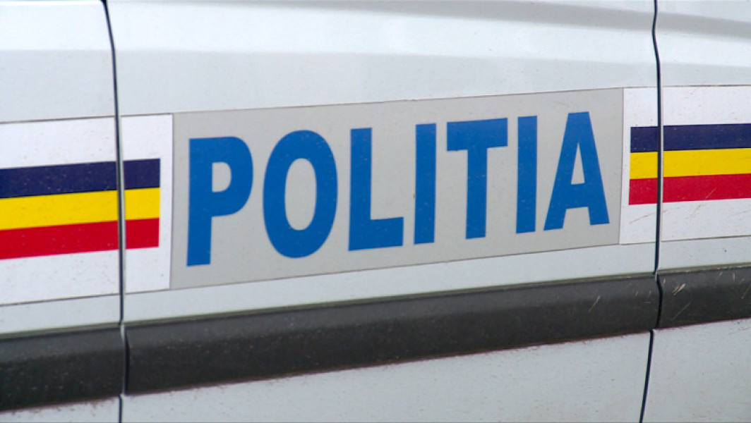 Doi polițiști locali au ajuns la spital, după ce au intrat cu mașina de serviciu într-un cap de pod pe DN1, în zona Bradu