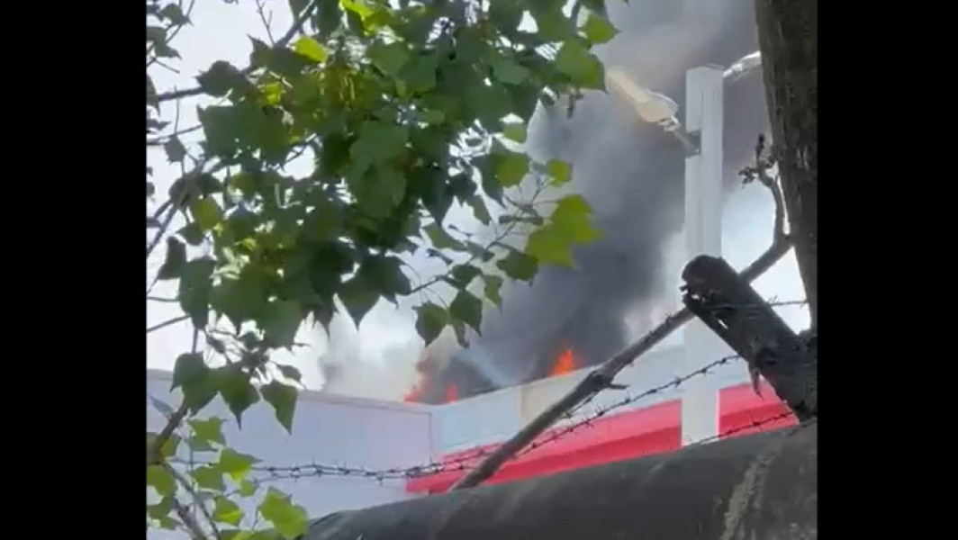 News Alert Incendiu pe terasa mall-ului AFI Cotroceni din București. Pompierii intervin cu 10 autospeciale de stingere