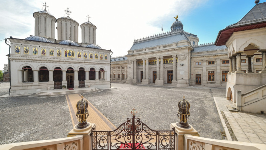 Patriarhia le cere preoților să le permită oamenilor să se adăpostească de caniculă în parohii și mănăstiri și să ofere sprijin