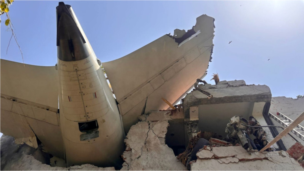 Nouă pistă privind cauza accidentului în care un Boeing 787 Dreamliner al Air India s-a prăbușit la 30 de secunde de la decolare