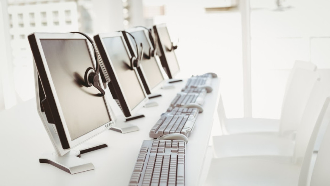 DIICOT: 13 persoane au fost reținute iar 250 sunt anchetate într-un dosar de înșelătorie prin call-center-uri