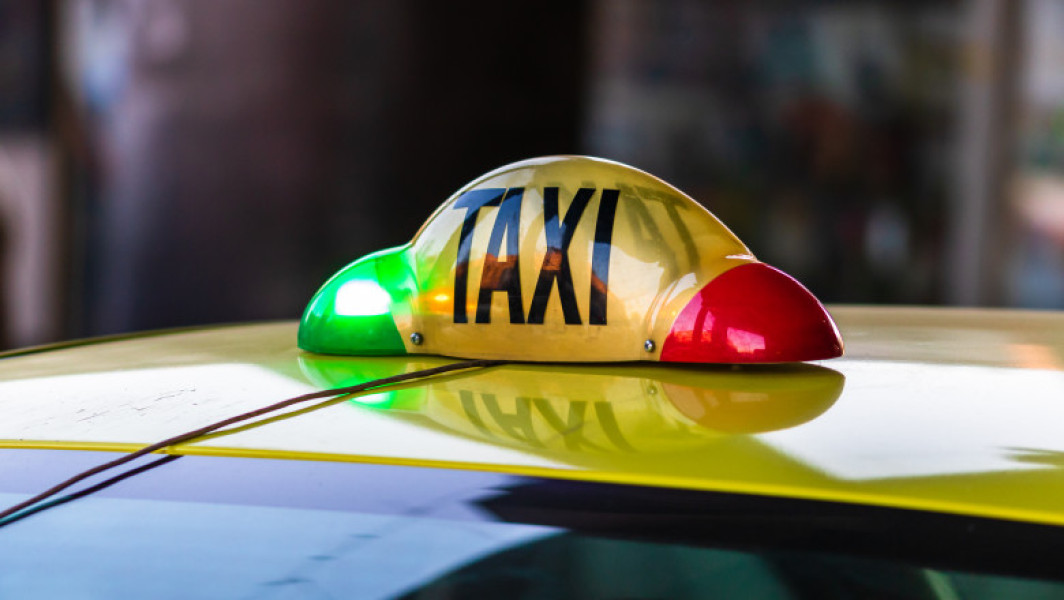 Un taximetrist a fost înjunghiat de către un client când și-a cerut banii, la finalul cursei. Atacatorul a fost reținut de poliție