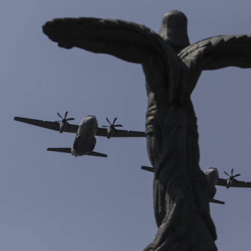 Zboruri de antrenament deasupra Bucureștiului. Duminică are loc o demonstrație aviatică prilejuită de Ziua Aviaţiei Române