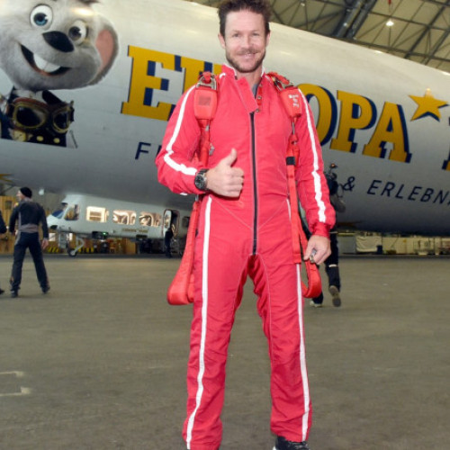 Video Anchetatorii nu exclud nicio ipoteză în cazul morții lui Felix Baumgartner, prăbușit cu parapanta în Italia. Variantele luate în calcul