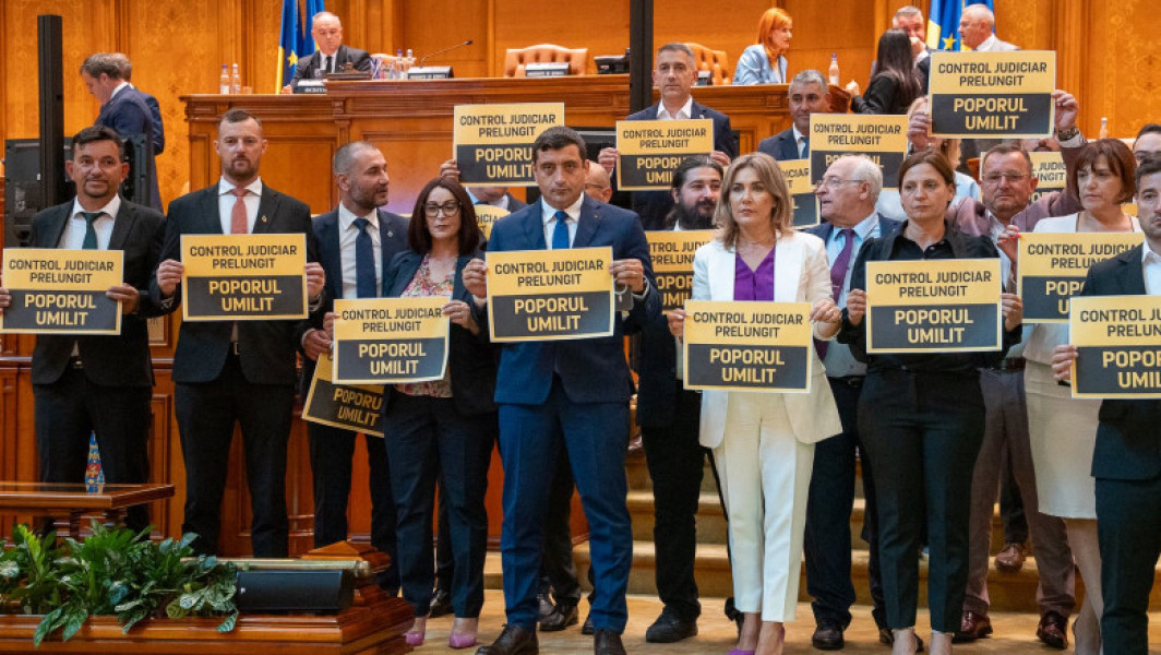 AUR protestează la deschiderea sesiunii împotriva prelungirii controlului judiciar pentru Călin Georgescu