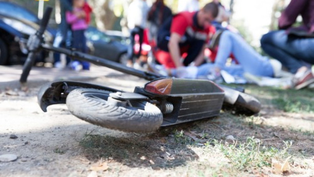 Tânăr de 22 de ani, cercetat pentru ucidere din culpă după accident cu trotineta în București