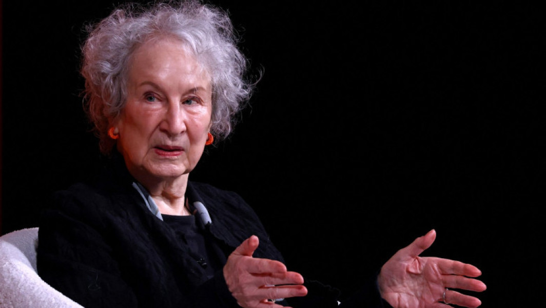 Atwood reacționează la decizia Alberta privind cărțile din biblioteci