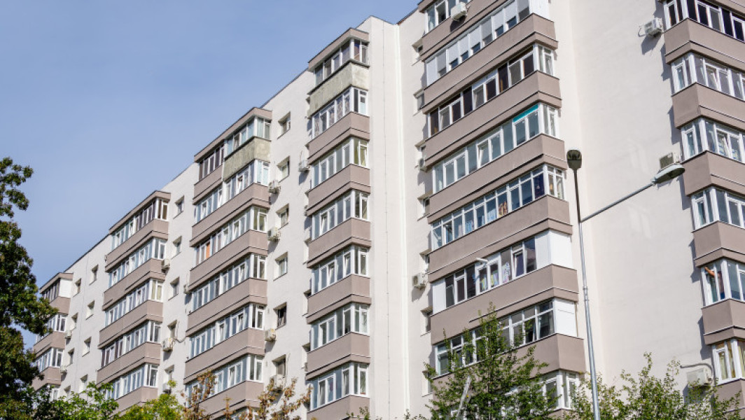 Piața locuințelor sub tva majorat: scumpiri în prima lună