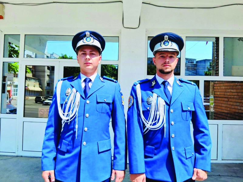 Doi tineri absolvenți ai Academiei de Poliție încep cariera la Jandarmeria Brăila