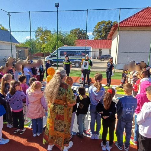 Polițiștii din Brăila au susținut o campanie de prevenire a violenței în școli