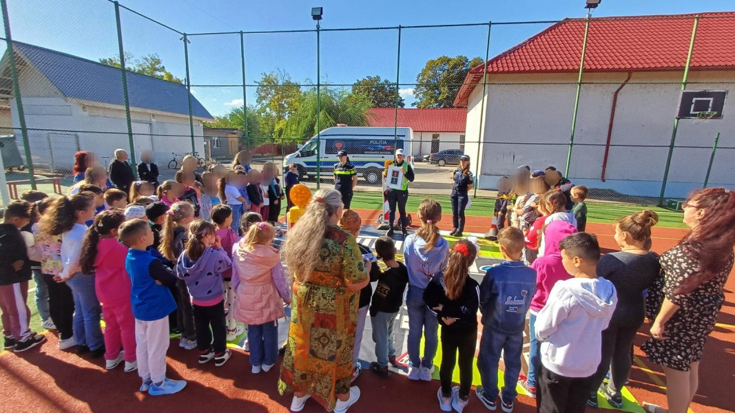 Polițiștii din Brăila au susținut o campanie de prevenire a violenței în școli
