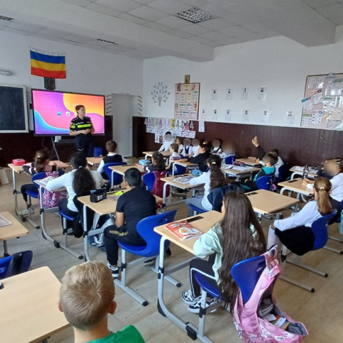 160 de elevi din Brăila au fost instruiți despre siguranță și riscuri sociale