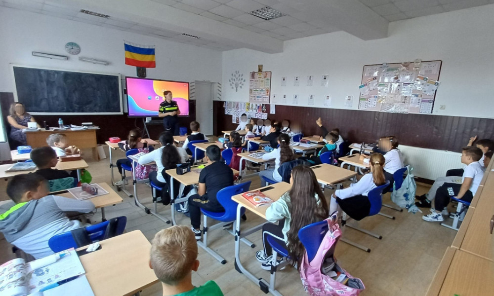 160 de elevi din Brăila au fost instruiți despre siguranță și riscuri sociale