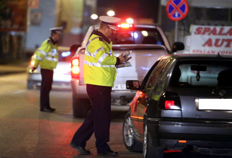 Doi șoferi fără drept de a conduce, depistați de polițiști în Brăila