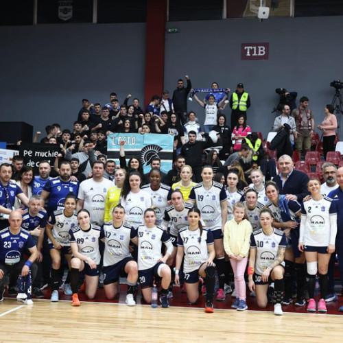 24 июля

„Rapid București a învins HC Dunărea cu 34-28 în derbyul Ligii Florilor la handbal”