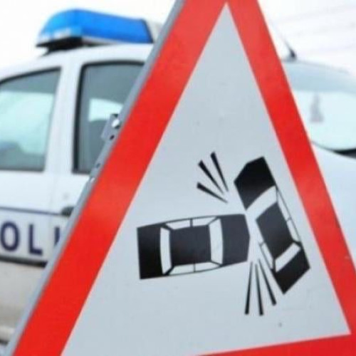 Titlu 

"Accident în lanţ, trei maşini implicate în localitatea Albina. Doi pietoni răniţi, șoferi testați cu etilotest la spital