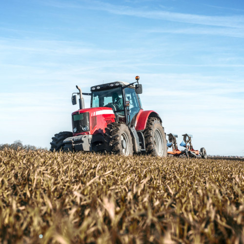 Micii fermieri primesc bani pentru utilaje agricole