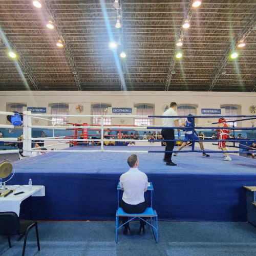 În ziua a doua a Cupei României la box și Concursului național de box, trei sportivi din CSM Brăila obțin victorii prin RSC, inclusiv Robert Brânză și Alex Oancea, cu sprijinul antrenorului George Perțea. Sport 11 April 2024 Șase judecători din Brăila și Făurei s-au alăturat Academiei de handbal și un adolescent fără permis a fost depistat de polițiști în Însurăței. Efectuarea plăților în cardurile sociale a fost facilitată de Guvern și s-a produs o explozie la cartierul Obor pe Aleea Mugurilor.