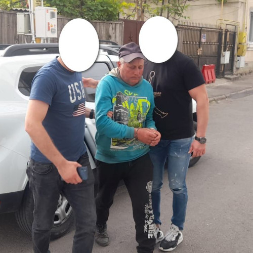 Tentativă de omor la Zăvoaia. Bărbat lovit cu toporul în cap de un tovarăș de pahar