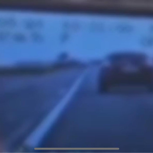 VIDEO Pericol în trafic. Un şofer a ignorat indicatorul Stop şi a traversat drumul european 584