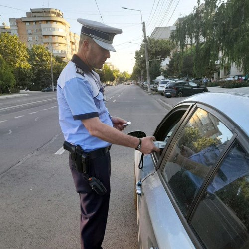 Polițiști în stradă, pentru combaterea infracționalității de orice fel. Amenzi pentru persoane puse pe scandal și șoferi care au ignorat legea