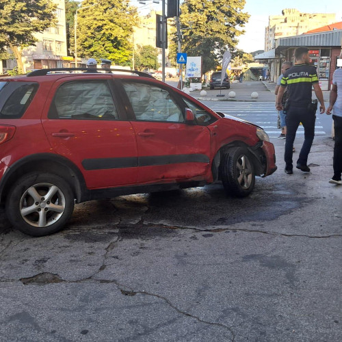 Femeie sancționată după un accident în intersecția dintre străzile Griviței și 1 Decembrie 1918